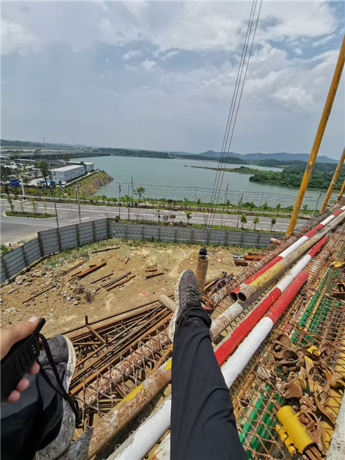 坊子区作业中发生设备损坏或人员意外，责任怎么划分？